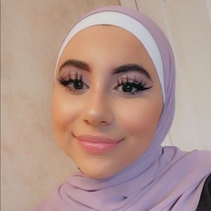Meet your Posher, Hala